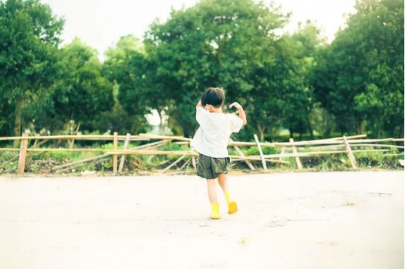 青春期的孩子为何不爱和父母沟通